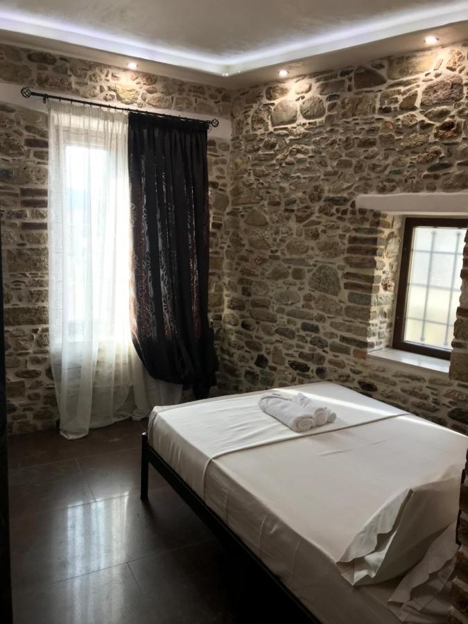 Samos Marias' Stone House 1 *