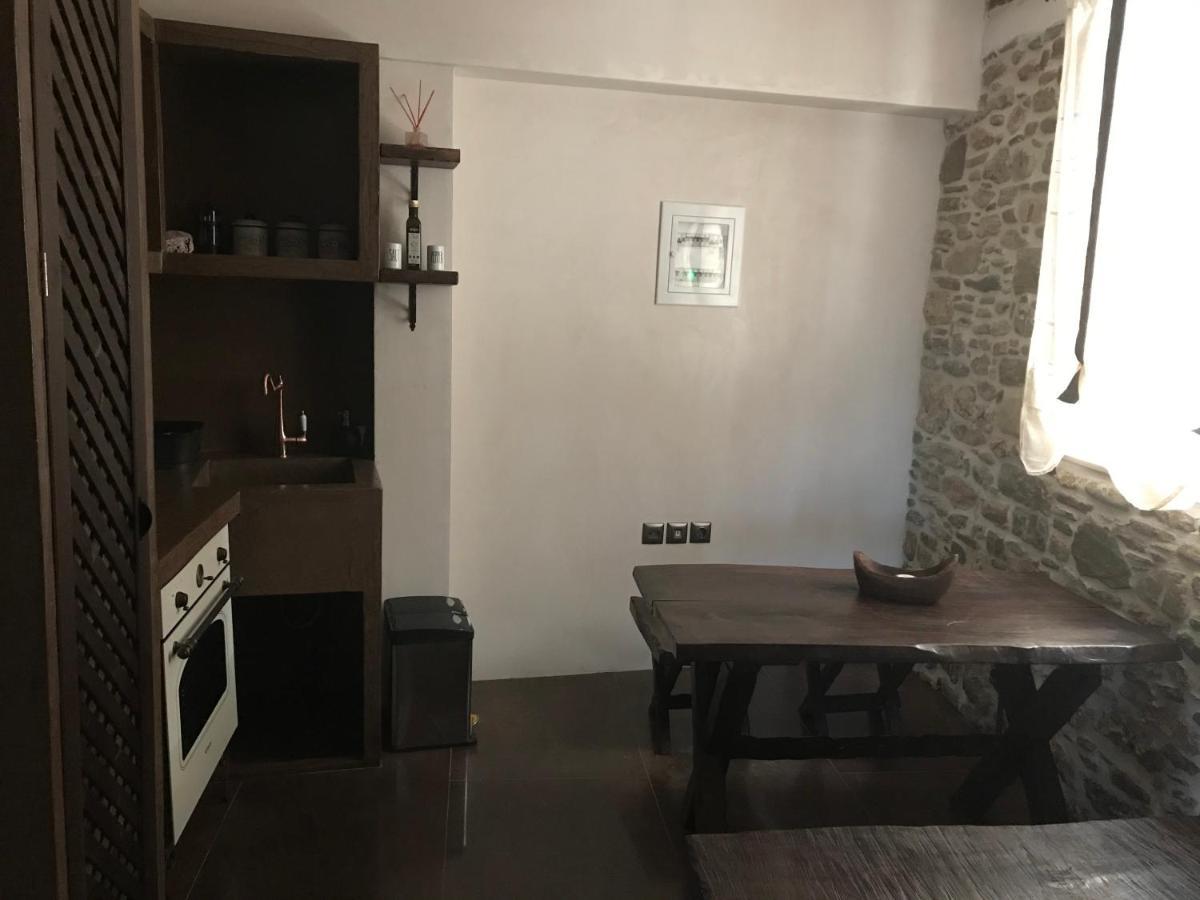 Samos Marias' Stone House 1 *