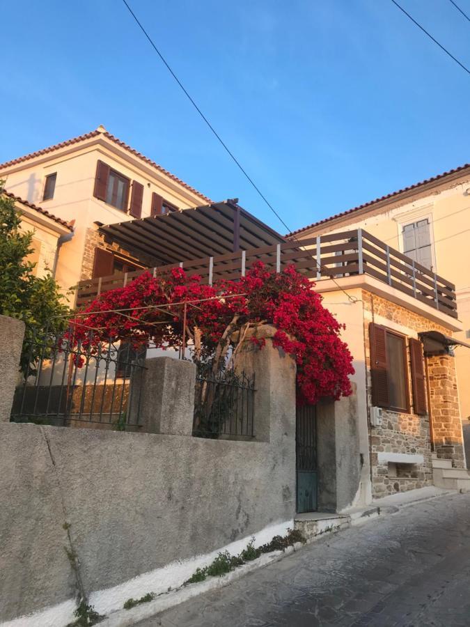 Samos Marias' Stone House 1 *